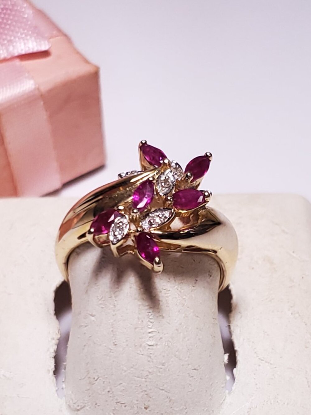 Estate .65ctw Natural Marquise Ruby & Rd Diamond spray top 10Kt Y/Gold Ring24201